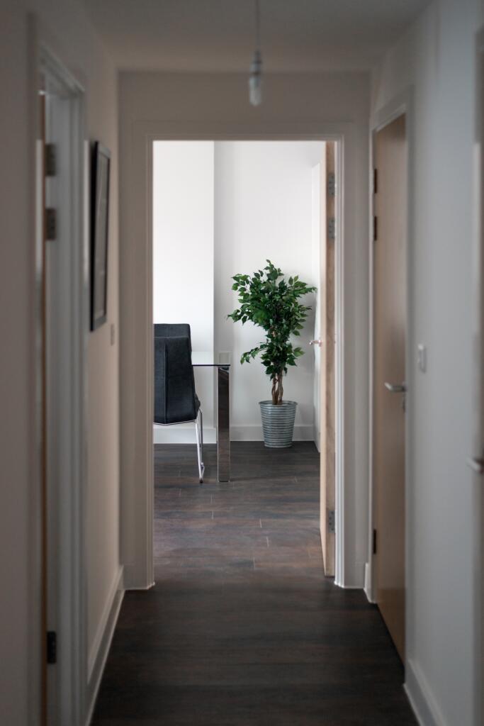 2 bed corner flat...