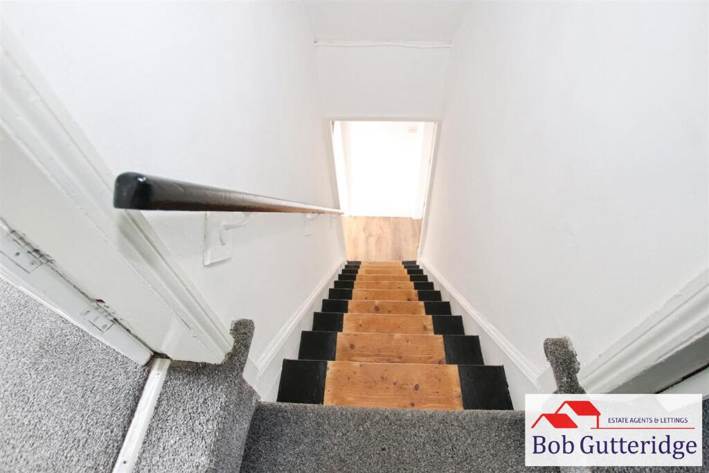 FIRST FLOOR LANDING