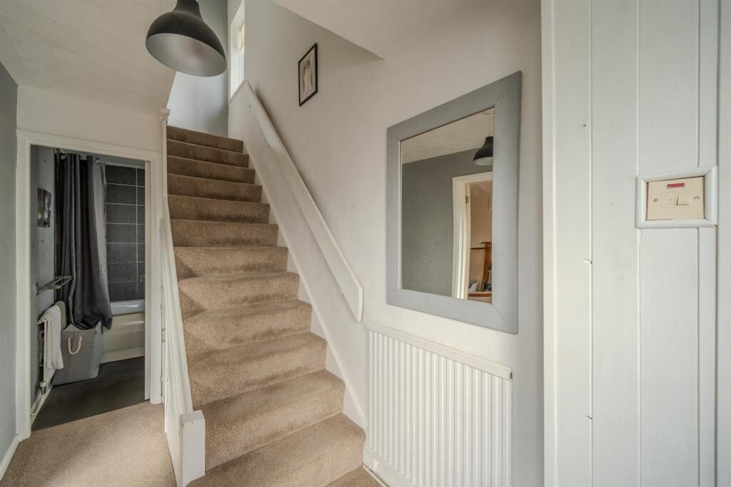 12 Trostrey Close-12.jpg