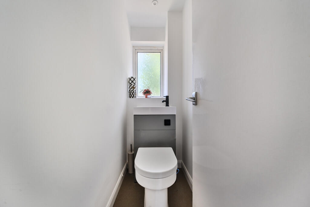 72-682387ce86e92-...