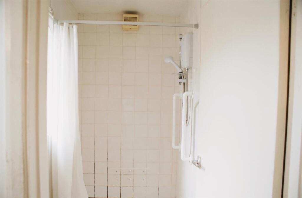 bathroom 3.jpeg