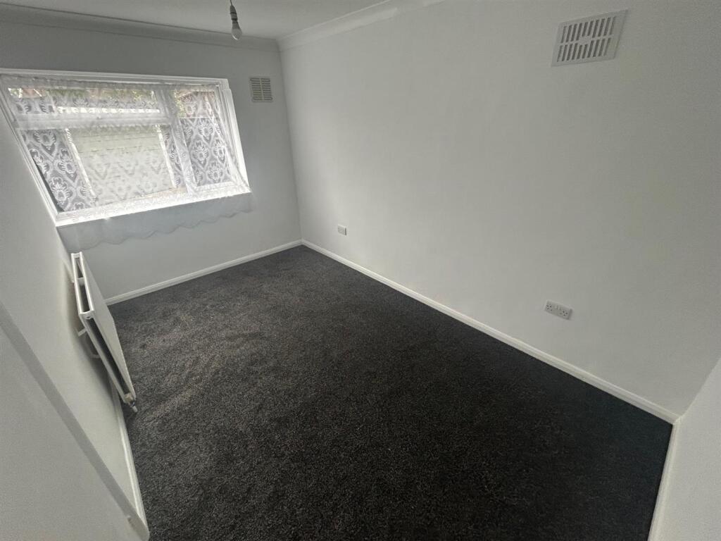 bed 1.jpg