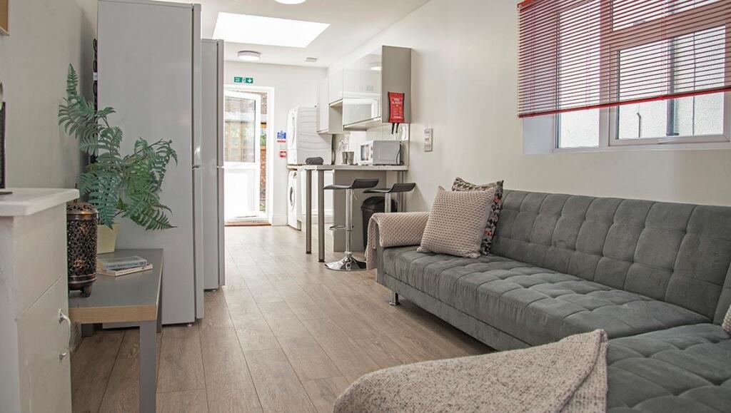 7-bed-student-house-hudson-road-portsmouth-(53).jp