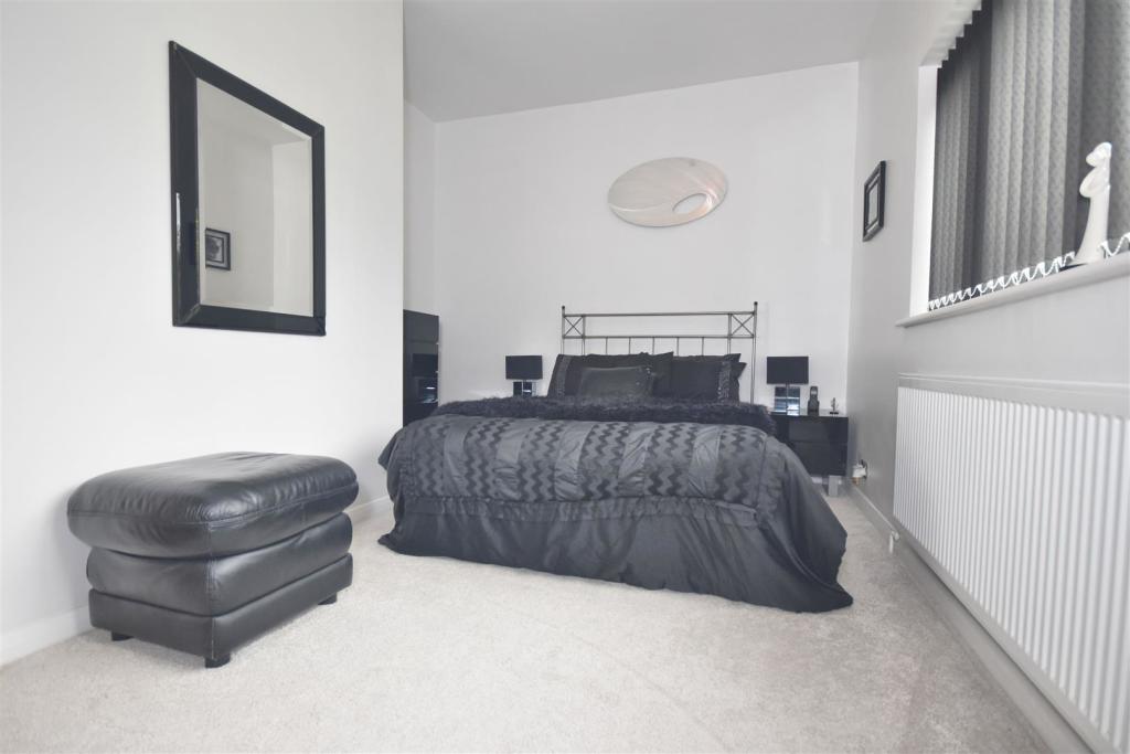 Principal bedroom.jpg
