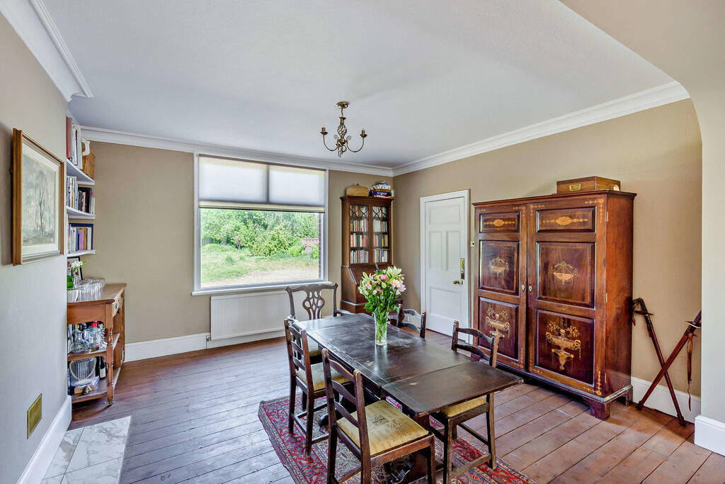 8647466-interior0...