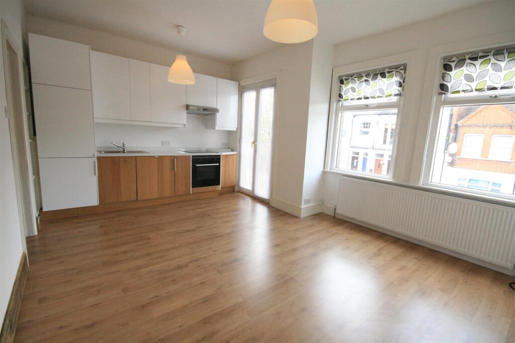 KITCHEN / RECEPTION