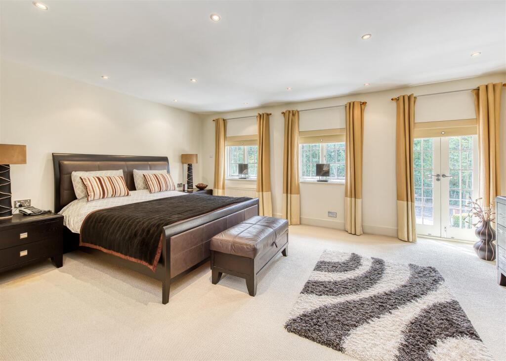 14 Wergs Hall Road-bed1a.jpg