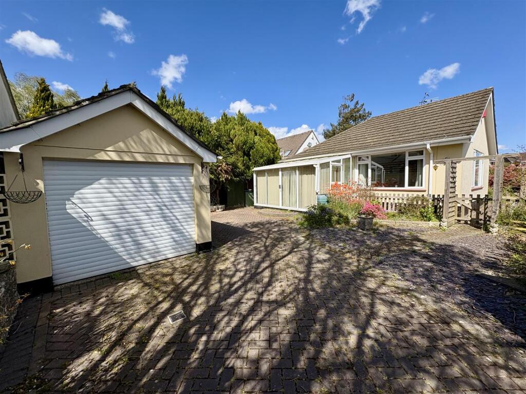 9. garage and side.jpg
