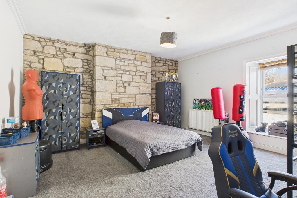 CAM04201G0-PR0061-STILL023