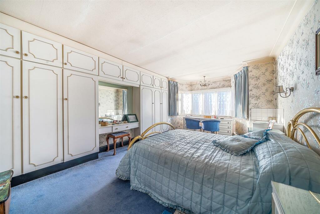 Bedroom 1.jpg