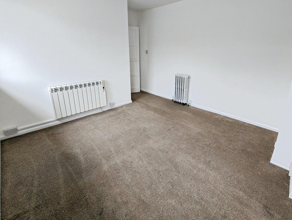 37858760-PXL_2024...