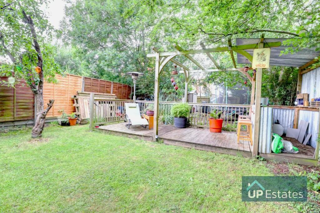 Garden Bar and Decking
