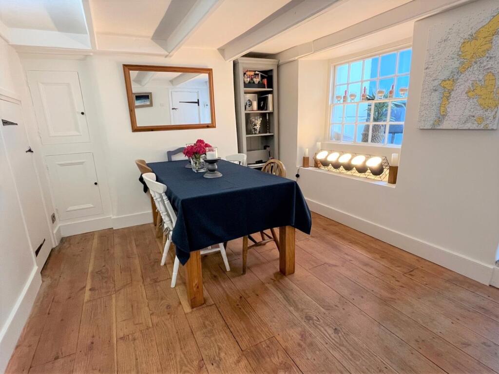 Dining room 2.jpg