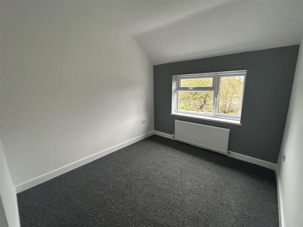 Small bedroom.jpg