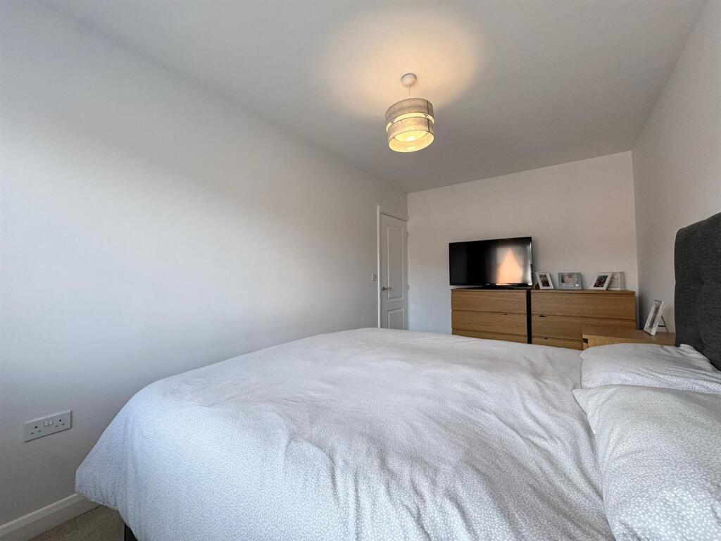 Bedroom 1 (2)-fotor-20250722101315.jpg