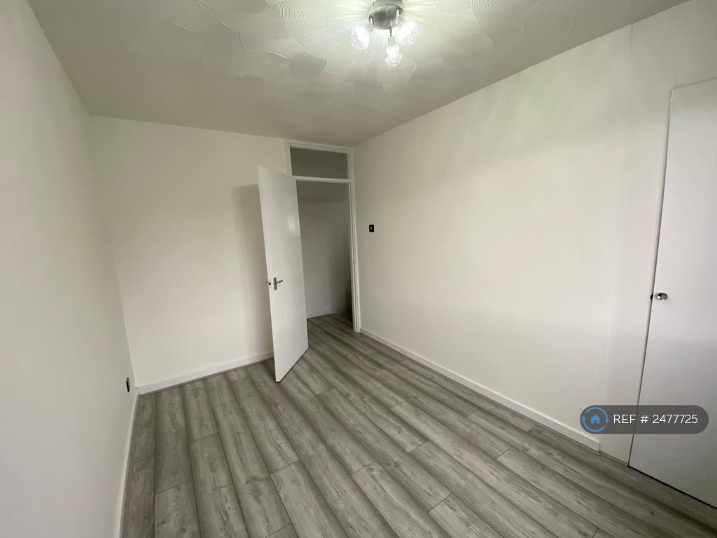 Spacious Double Bedroom-Bedroom 2