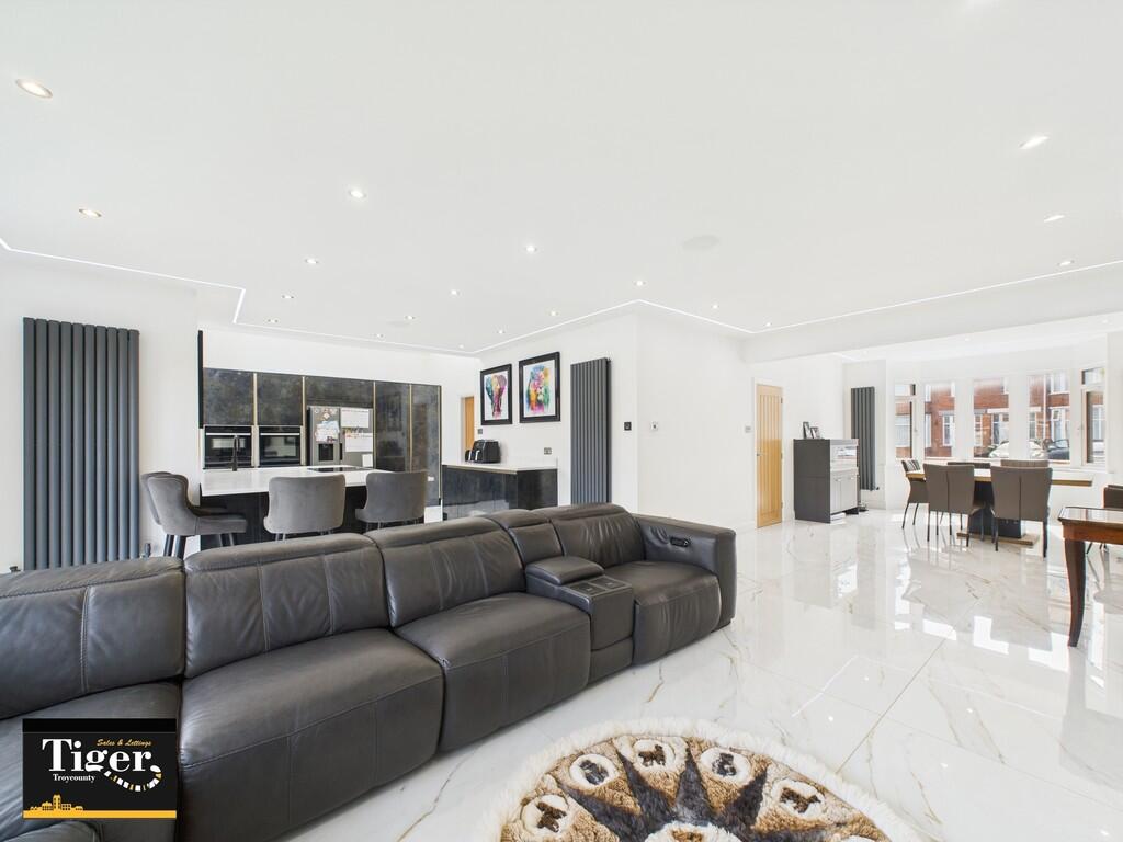 CAM02176G0-PR0559...