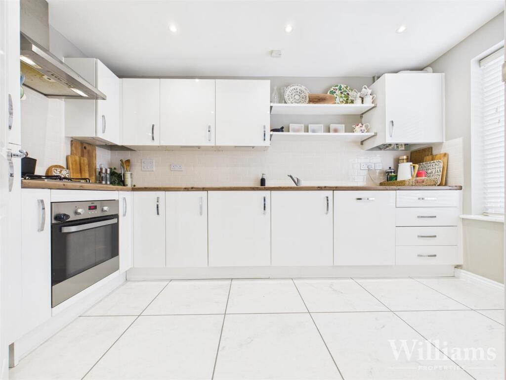 CAM02861G0-PR0418-STILL003 - Copy.jpg