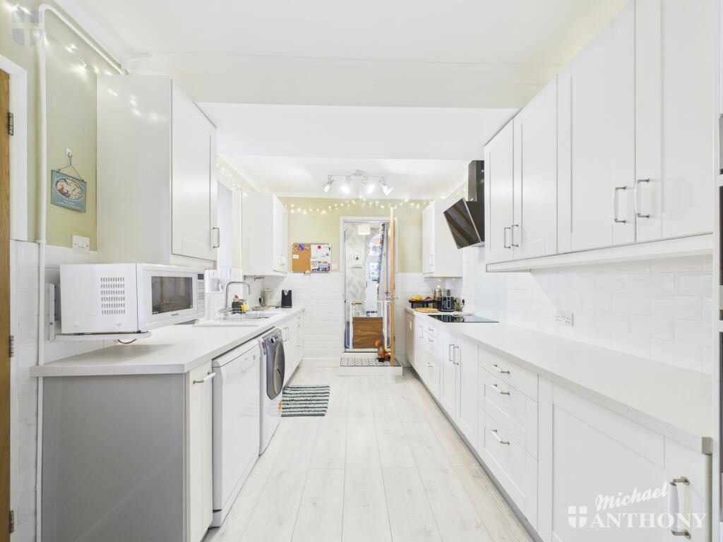 CAM03218G0-PR0699-STILL014