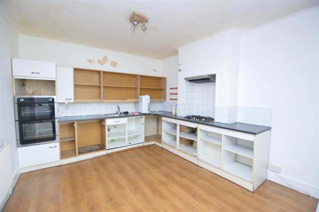 138 Whitton Road kitchen.JPG