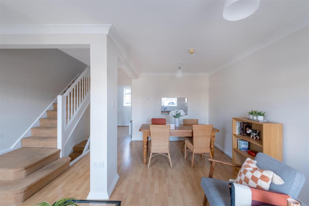 18 Dobson Cres HE-11.jpg