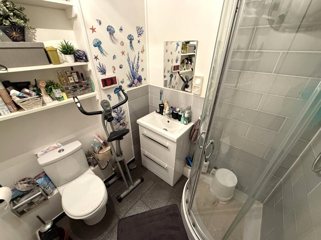 FITTED SHOWER ROOM
