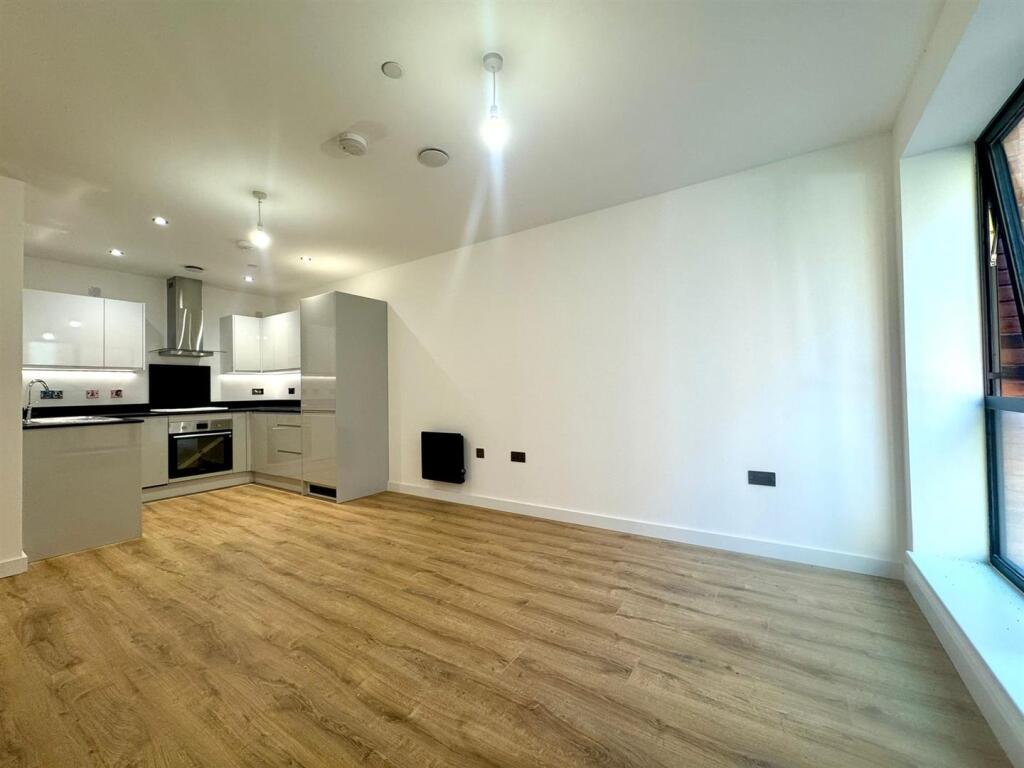 Lounge pic pic 3.jpeg