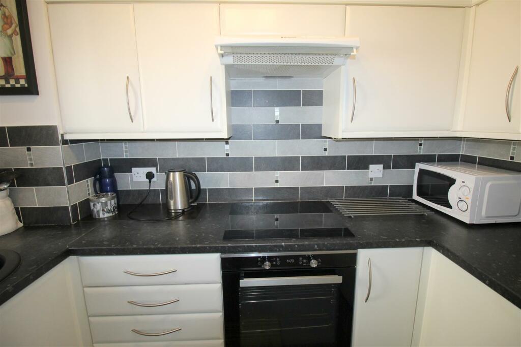 Lystra Court, 17 - Kitchen 3.JPG