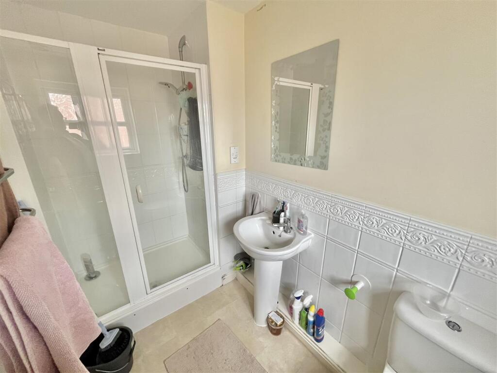 En Suite Shower Room- Bed 1