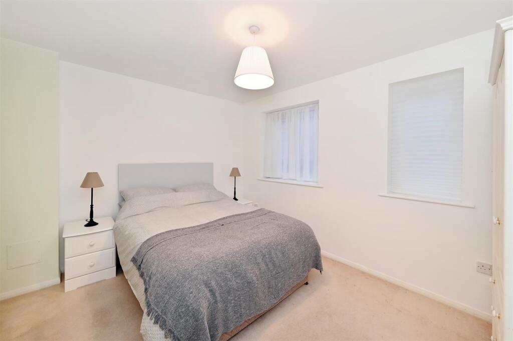 Ringwood-Gardens (5).JPG