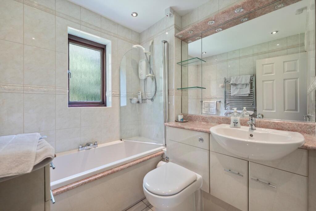 BATHROOM 2.jpg