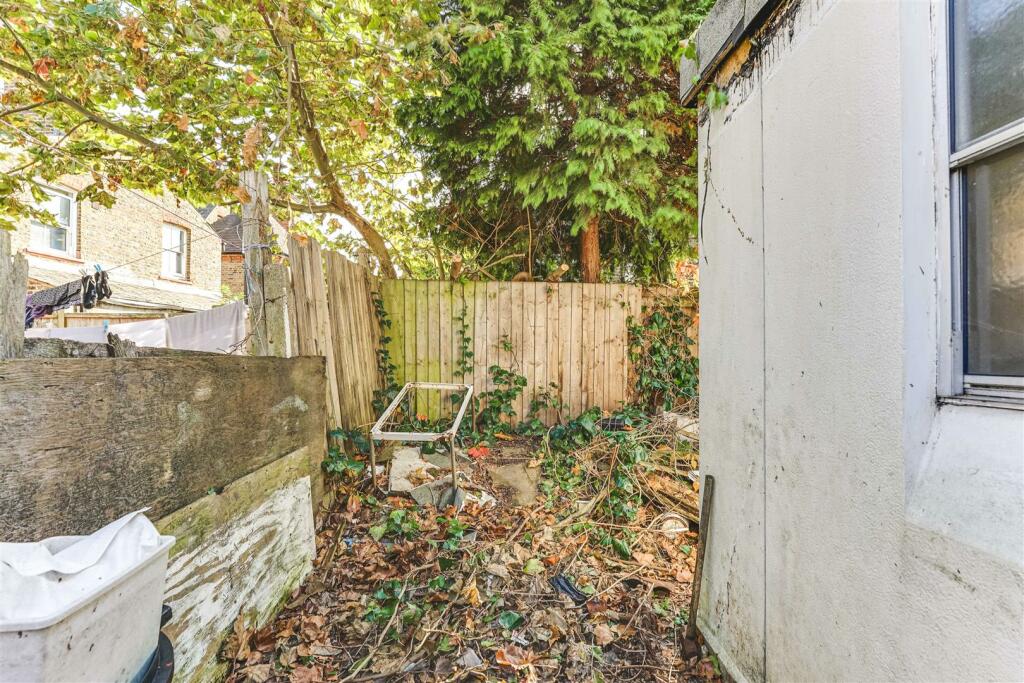 56 Moselles Road-8.jpg