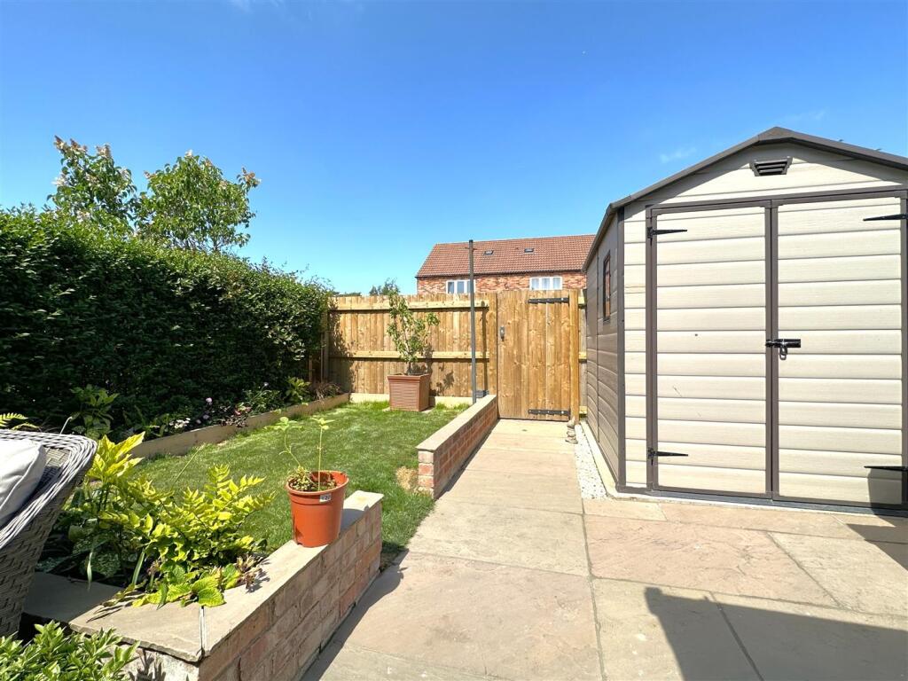 Low Maintenace Garden 958