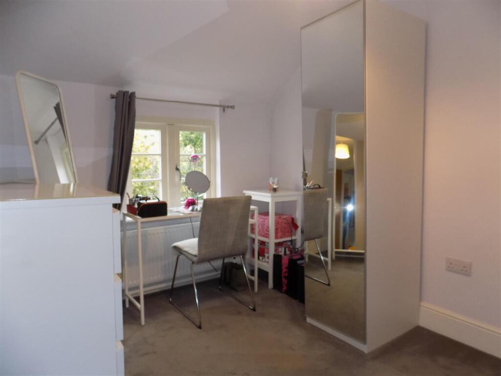 Mount Cottage - Bed 2.JPG