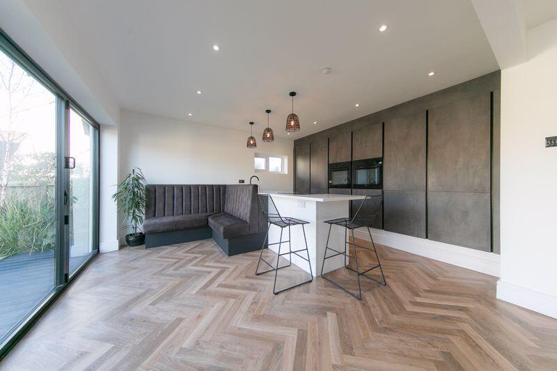 Kitchen &amp; dining space