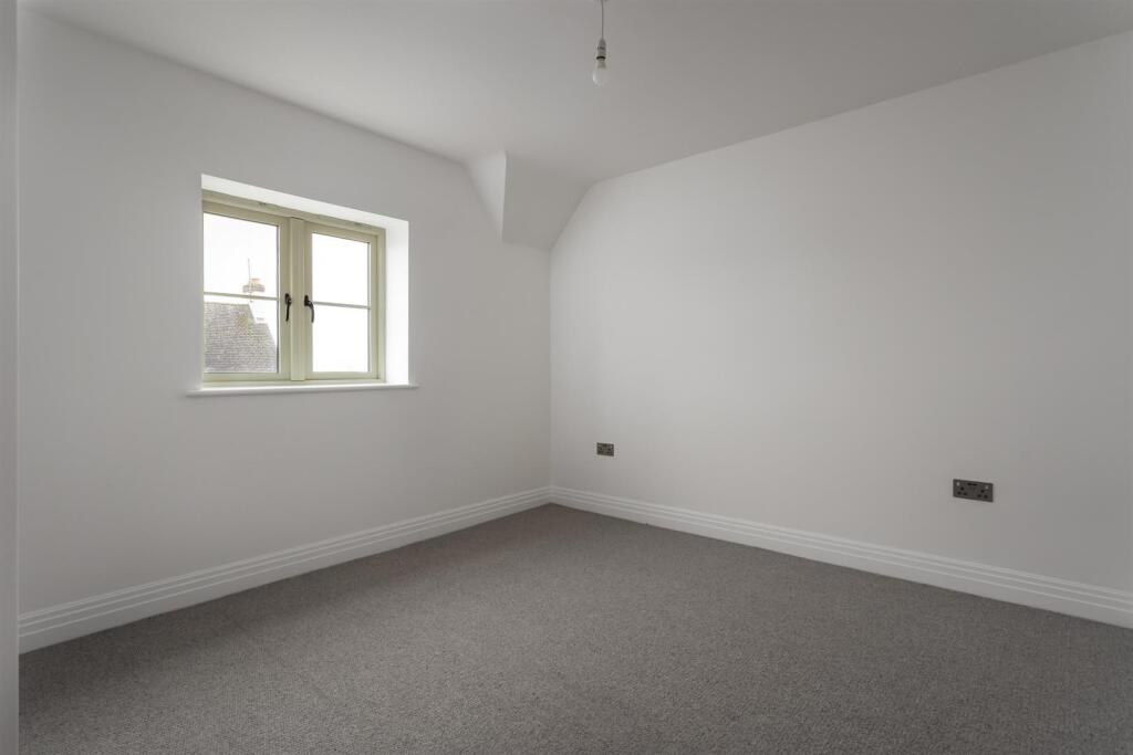 32 - Baddeley House - GL54 4NE - Web.jpg