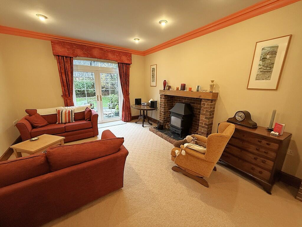 LOUNGE AREA