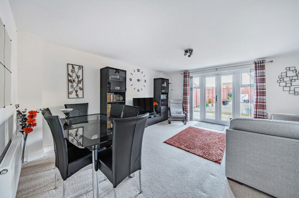 Lounge/Dining Room