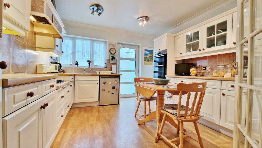 Kitchen/Breakfast Room