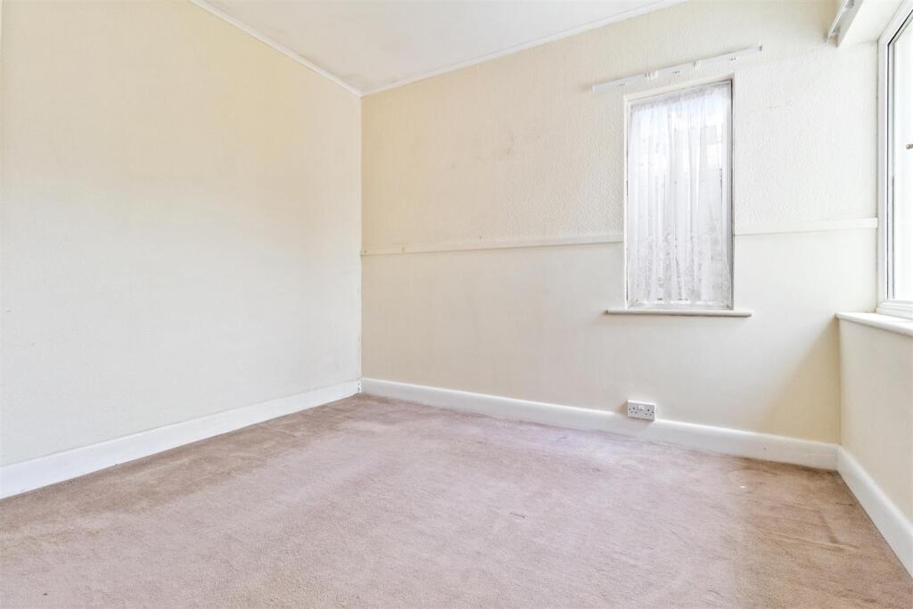 16 Upper West Drive-001.JPG