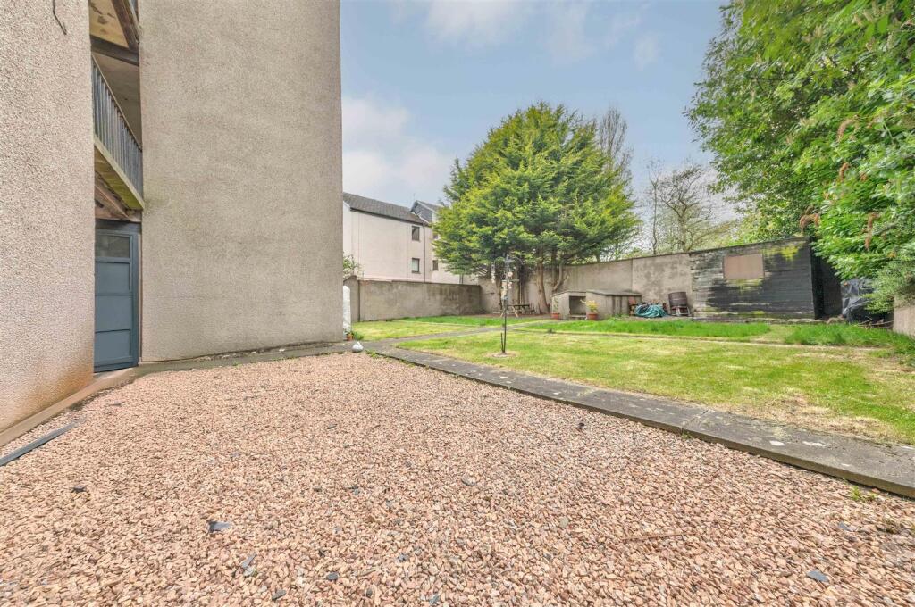 20 Caldrum Street Dundee-11.JPG