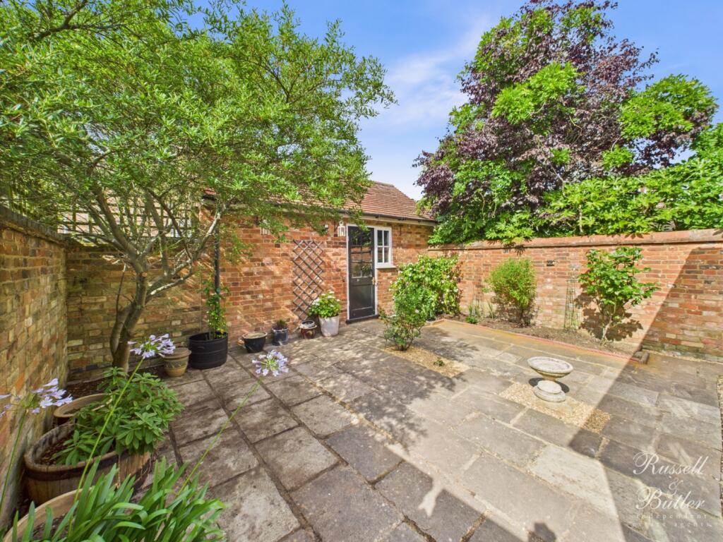 CAM02127G0-PR0321-STILL031