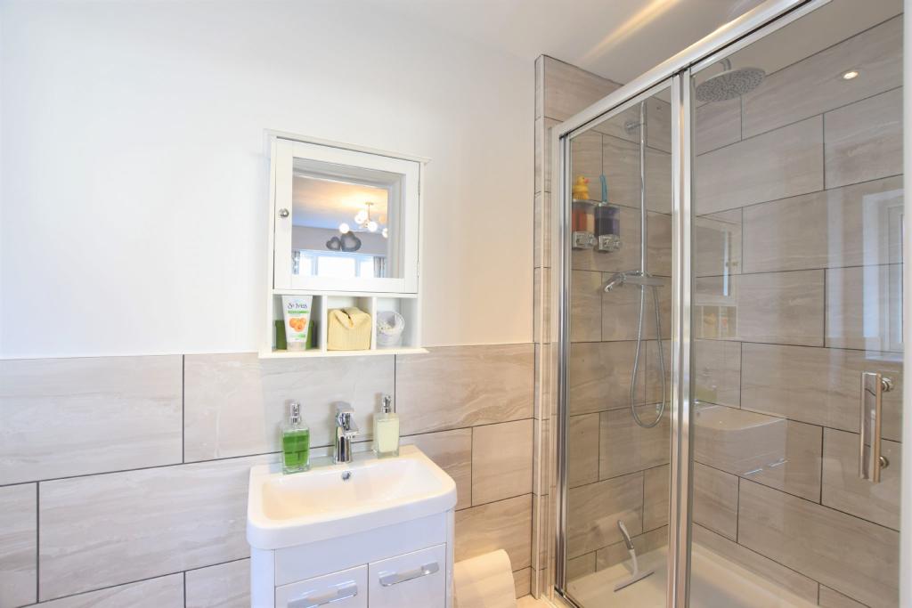 ENSUITE SHOWER ROOM