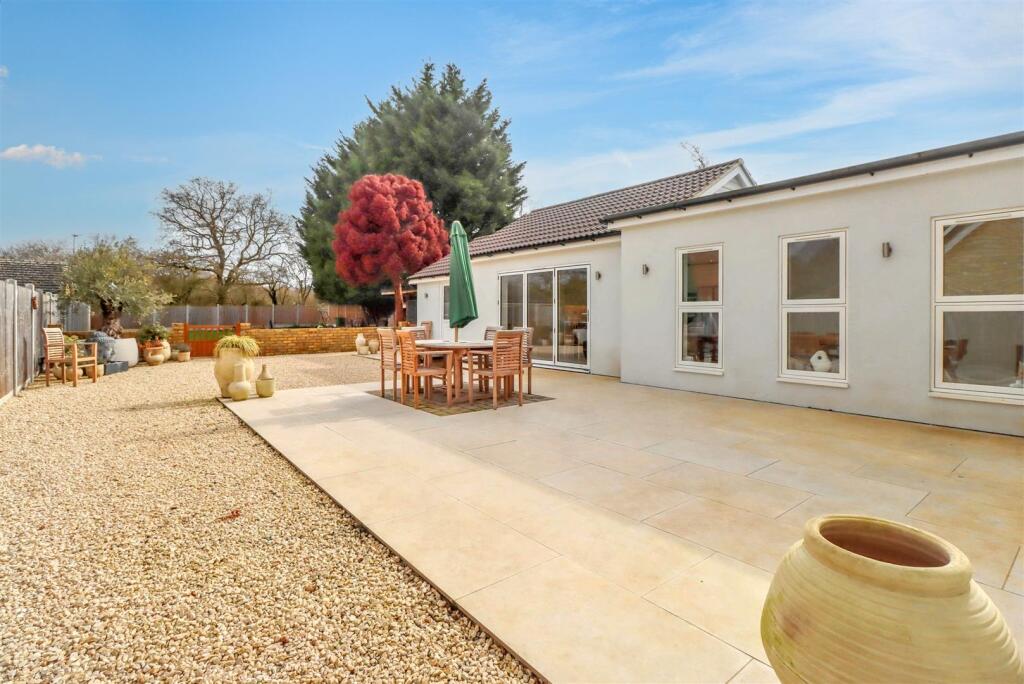 STONELEIGH OUTSIDE.jpg