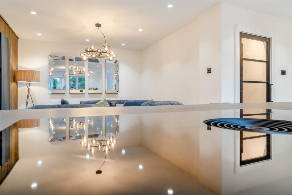 8628166-interior20.jpg