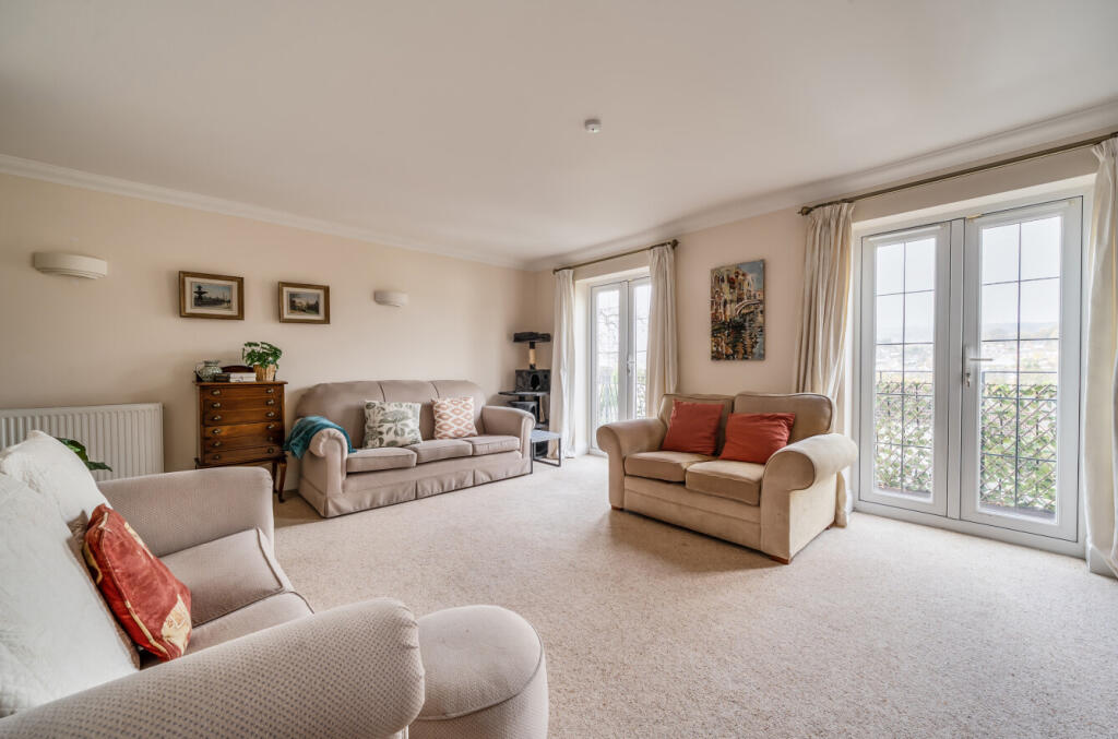 1376717-15-691700...