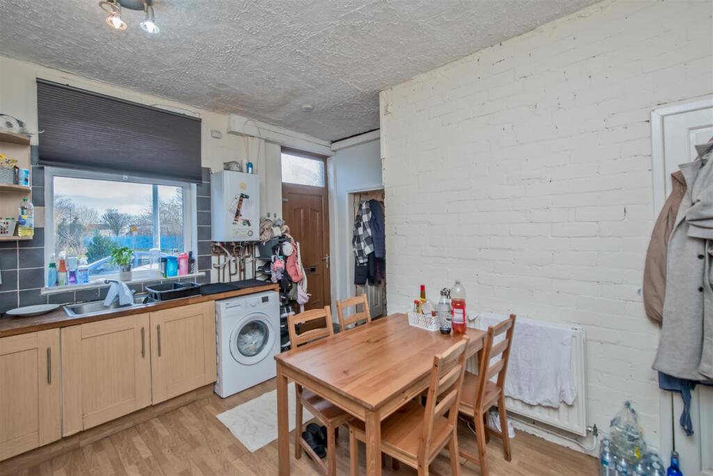 Fitted Dining Kitchen: