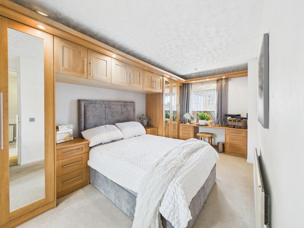 CAM04825G0-PR0179-STILL009