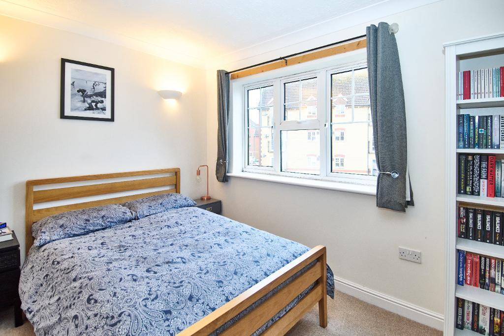 Master bedroom photo 3