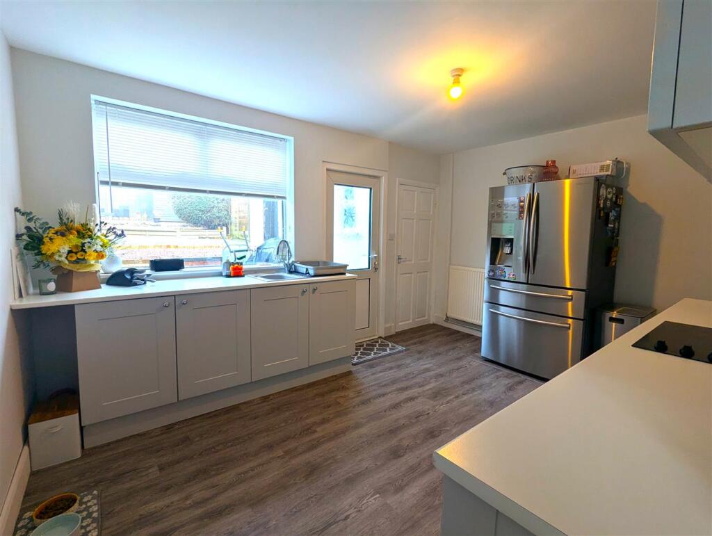 Kitchen 4.jpg